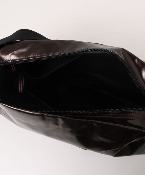 Jack Gomme（ジャックゴム）の「【JACK GOMME/ジャックゴム】メッセンジャー　ショルダーバッグ LIRIS（ショルダーバッグ・レディース・ゴールド/ライトブルー/ホワイト/レッド/ブラック/カーキ/ブルー/ライトイエロー/ブラウン/ガンメタ・FREE）」の11枚目の写真