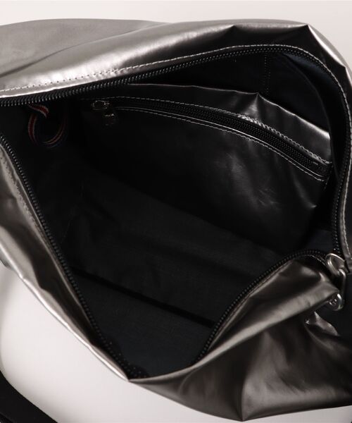 Jack Gomme（ジャックゴム）の「【JACK GOMME/ジャックゴム】メッセンジャー　ショルダーバッグ LIRIS（ショルダーバッグ・レディース・ゴールド/ライトブルー/ホワイト/レッド/ブラック/カーキ/ブルー/ライトイエロー/ブラウン/ガンメタ・FREE）」の12枚目の写真