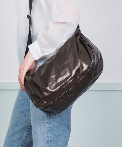 Jack Gomme（ジャックゴム）の「【JACK GOMME/ジャックゴム】メッセンジャー　ショルダーバッグ LIRIS（ショルダーバッグ・レディース・ゴールド/ライトブルー/ホワイト/レッド/ブラック/カーキ/ブルー/ライトイエロー/ブラウン/ガンメタ・FREE）」の3枚目の写真