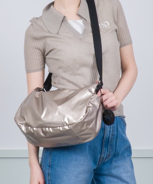 Jack Gomme（ジャックゴム）の「【JACK GOMME/ジャックゴム】メッセンジャー　ショルダーバッグ LIRIS（ショルダーバッグ・レディース・ゴールド/ライトブルー/ホワイト/レッド/ブラック/カーキ/ブルー/ライトイエロー/ブラウン/ガンメタ・FREE）」の9枚目の写真