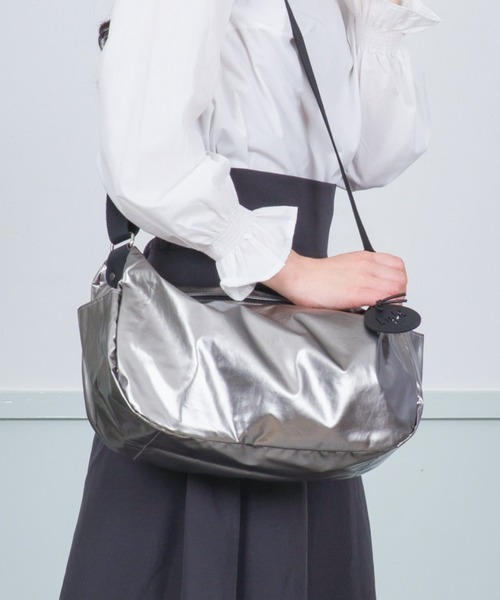 Jack Gomme（ジャックゴム）の「【JACK GOMME/ジャックゴム】メッセンジャー　ショルダーバッグ LIRIS（ショルダーバッグ・レディース・ゴールド/ライトブルー/ホワイト/レッド/ブラック/カーキ/ブルー/ライトイエロー/ブラウン/ガンメタ・FREE）」の10枚目の写真