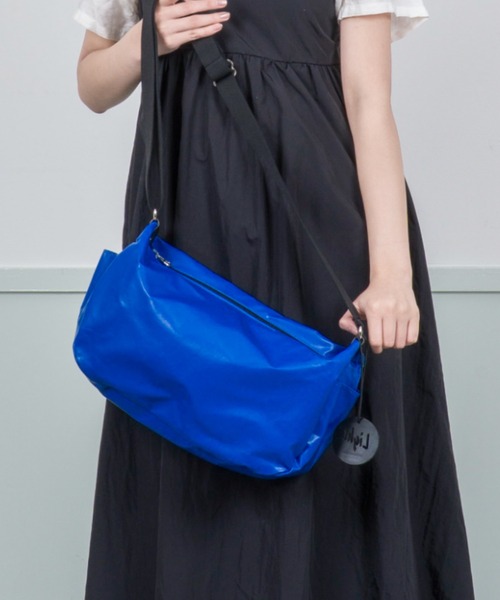 Jack Gomme（ジャックゴム）の「【JACK GOMME/ジャックゴム】メッセンジャー　ショルダーバッグ LIRIS（ショルダーバッグ・レディース・ゴールド/ライトブルー/ホワイト/レッド/ブラック/カーキ/ブルー/ライトイエロー/ブラウン/ガンメタ・FREE）」の6枚目の写真