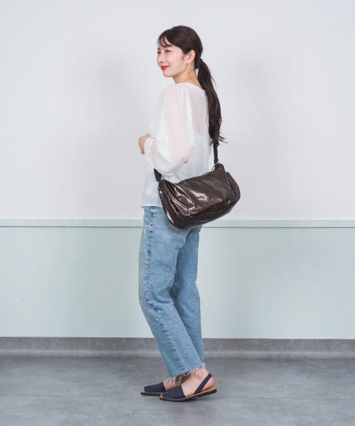 Jack Gomme（ジャックゴム）の「【JACK GOMME/ジャックゴム】メッセンジャー　ショルダーバッグ LIRIS（ショルダーバッグ・レディース・ゴールド/ライトブルー/ホワイト/レッド/ブラック/カーキ/ブルー/ライトイエロー/ブラウン/ガンメタ・FREE）」の17枚目の写真