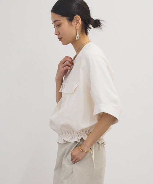 SALON adam et rope'（サロン アダム エ ロペ）の「【WEB限定】ハーフスリーブドロストライトブルゾン/ジップシャツ（ブルゾン・レディース・ブラック/オフホワイト/キャメル・FREE）」の17枚目の写真