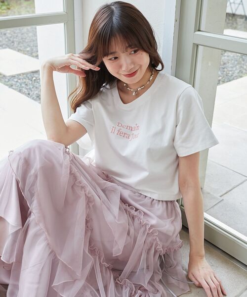 MAJESTIC LEGON(マジェスティックレゴン)の「パール付きクロップドロゴTシャツ(Tシャツ/カットソー・レディース・イエロー/ピンク/オフホワイト/レッド/ブラック・MEDIUM)」の2枚目の写真