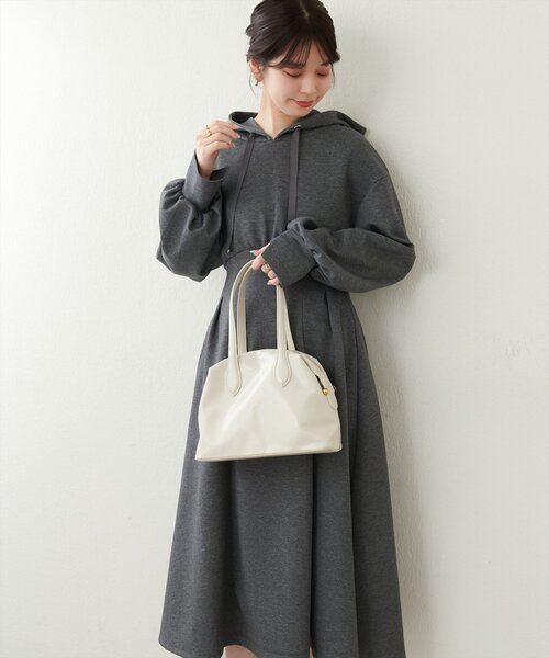 natural couture(ナチュラルクチュール)の「【WEB限定】ハイウエストダンボールフード付きワンピース(ワンピース・レディース・ブラック/ベージュ/ブルー/チャコールグレー/ピンク系その他・FREE)」の1枚目の写真