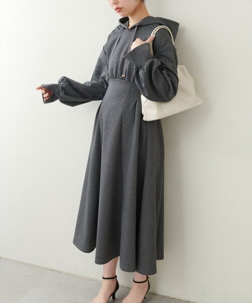 natural couture(ナチュラルクチュール)の「【WEB限定】ハイウエストダンボールフード付きワンピース(ワンピース・レディース・ブラック/ベージュ/ブルー/チャコールグレー/ピンク系その他・FREE)」の11枚目の写真