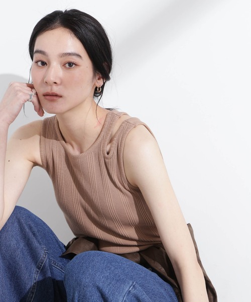 NANO universe（ナノユニバース）の「ランダムリブカップ付きスラッシュタンクトップ（タンクトップ・レディース・ブラック/ホワイト/キャメル・S/M）」の2枚目の写真