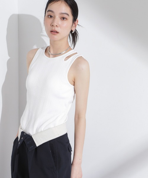 NANO universe（ナノユニバース）の「ランダムリブカップ付きスラッシュタンクトップ（タンクトップ・レディース・ブラック/ホワイト/キャメル・S/M）」の3枚目の写真