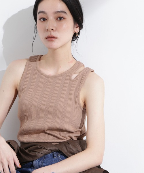 NANO universe（ナノユニバース）の「ランダムリブカップ付きスラッシュタンクトップ（タンクトップ・レディース・ブラック/ホワイト/キャメル・S/M）」の4枚目の写真