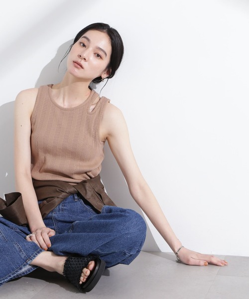 NANO universe（ナノユニバース）の「ランダムリブカップ付きスラッシュタンクトップ（タンクトップ・レディース・ブラック/ホワイト/キャメル・S/M）」の5枚目の写真