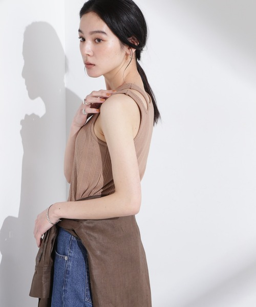 NANO universe（ナノユニバース）の「ランダムリブカップ付きスラッシュタンクトップ（タンクトップ・レディース・ブラック/ホワイト/キャメル・S/M）」の6枚目の写真