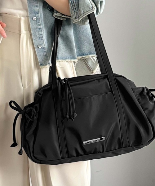 classicalelf（クラシカルエルフ）の「軽い・入る・かわいい。三拍子そろった万能バッグ。ロゴプレート使いリボンミニボストンバッグ（ハンドバッグ・レディース・ライトグレー/ブラック・ONE SIZE）」の6枚目の写真