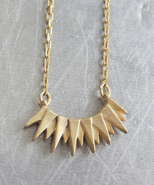SCALA（スカラ）の「【SCALA/スカラ】SUN三角ネックレス/made in JAPAN（日本製）（ネックレス・レディース・ゴールド/アンティークゴールド・FREE）」の2枚目の写真