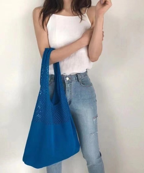 Beststore(ベストストア)の「トートバッグ ニット編み ニットバッグ(ショルダーバッグ・レディース・ベージュ/イエロー/ブラウン/グリーン/ホワイト/ブラック/ブルー・FREE)」の6枚目の写真