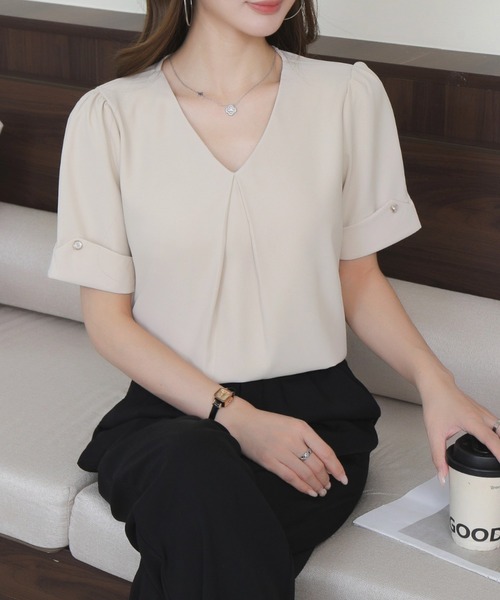 Beststore(ベストストア)の「【新色追加】半袖トップス マットサテン シャツブラウス Vネック(シャツ/ブラウス・レディース・ホワイト/ブラック/ブルー/セージグリーン/ベージュ/ピンク・M/L)」の3枚目の写真