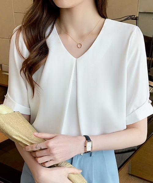 Beststore(ベストストア)の「【新色追加】半袖トップス マットサテン シャツブラウス Vネック(シャツ/ブラウス・レディース・ホワイト/ブラック/ブルー/セージグリーン/ベージュ/ピンク・M/L)」の1枚目の写真