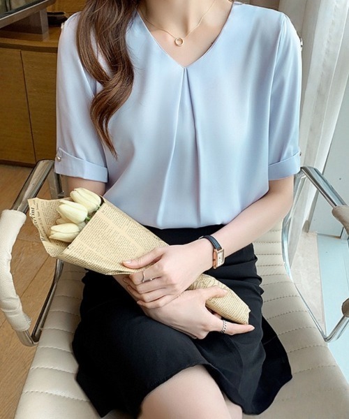 [Новый цвет] Полутоный топ матовый сатен, рубашка‑блузка V‑neck — короткий рукав