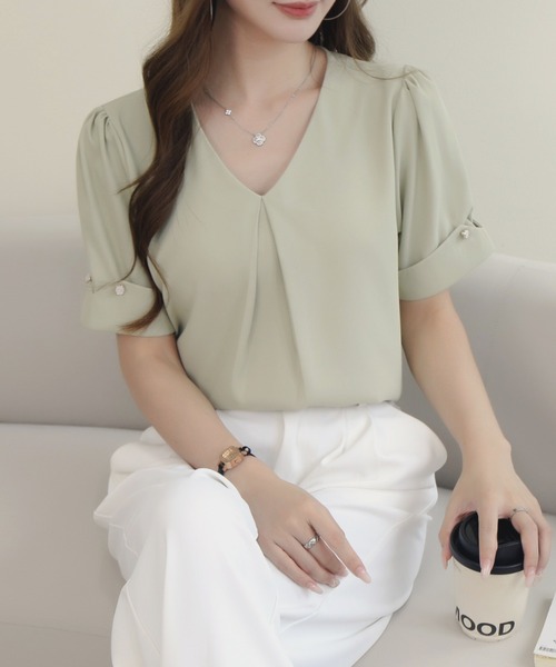 Beststore(ベストストア)の「【新色追加】半袖トップス マットサテン シャツブラウス Vネック(シャツ/ブラウス・レディース・ホワイト/ブラック/ブルー/セージグリーン/ベージュ/ピンク・M/L)」の4枚目の写真
