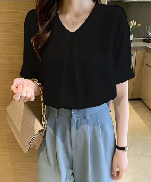 Beststore(ベストストア)の「【新色追加】半袖トップス マットサテン シャツブラウス Vネック(シャツ/ブラウス・レディース・ホワイト/ブラック/ブルー/セージグリーン/ベージュ/ピンク・M/L)」の2枚目の写真