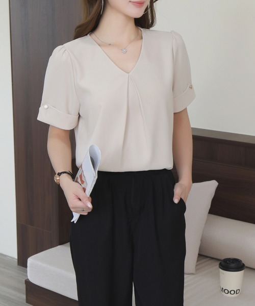Beststore(ベストストア)の「【新色追加】半袖トップス マットサテン シャツブラウス Vネック(シャツ/ブラウス・レディース・ホワイト/ブラック/ブルー/セージグリーン/ベージュ/ピンク・M/L)」の22枚目の写真