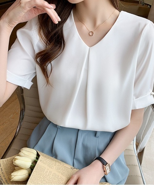 Beststore(ベストストア)の「【新色追加】半袖トップス マットサテン シャツブラウス Vネック(シャツ/ブラウス・レディース・ホワイト/ブラック/ブルー/セージグリーン/ベージュ/ピンク・M/L)」の7枚目の写真