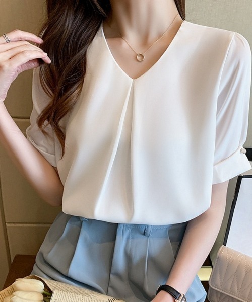 Beststore(ベストストア)の「【新色追加】半袖トップス マットサテン シャツブラウス Vネック(シャツ/ブラウス・レディース・ホワイト/ブラック/ブルー/セージグリーン/ベージュ/ピンク・M/L)」の17枚目の写真