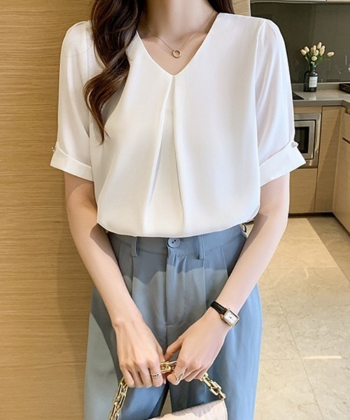 Beststore(ベストストア)の「【新色追加】半袖トップス マットサテン シャツブラウス Vネック(シャツ/ブラウス・レディース・ホワイト/ブラック/ブルー/セージグリーン/ベージュ/ピンク・M/L)」の18枚目の写真