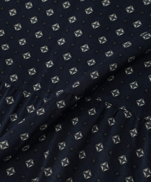 DECOY SINCE 1981（デコイシンスイチキュウハチイチ）の「【UVカット】プリントブラウス（シャツ/ブラウス・レディース・ネイビー/グリーン・9号/11号/13号/15号/17号/7号）」の20枚目の写真