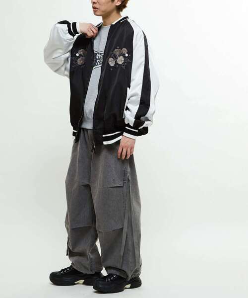 CONVERSE TOKYO(コンバーストウキョウ)の「DENIM WIDE CARGO PANTS(デニムパンツ・レディース・インディゴブルー/ブラック/グレー・MEDIUM/SMALL)」の6枚目の写真