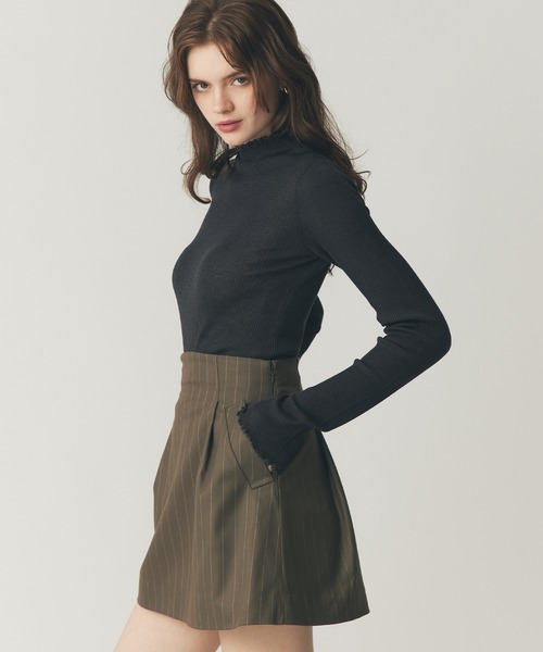 DEICY（デイシー）の「シルクブレンドハイネックリブニット（ニット/セーター・レディース・チャコールグレー/オフホワイト/ライトグレー・FREE）」の2枚目の写真