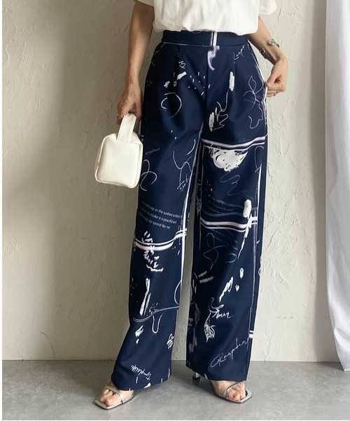 She's Closet(シーズクローゼット)の「花柄フラワープリント&アート柄ストレートセミワイドパンツ/イージーパンツ(その他パンツ・レディース・ベージュ系その他/ベージュ/ネイビー/ブルー系その他/ブラック系その他/ブラック・FREE)」の5枚目の写真