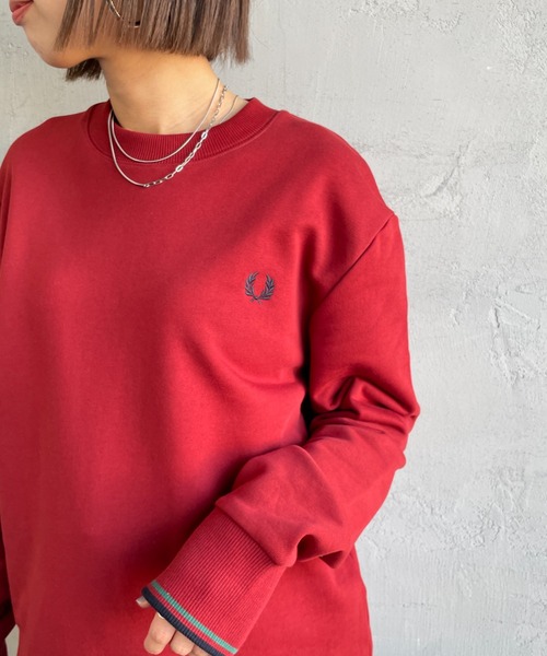 FRED PERRY（フレッドペリー）の「[FRED PERRY/フレッドペリー] ワンポイントロゴ刺繍 クルーネックスウェット M7535（スウェット・レディース・グレイッシュベージュ/ブラック系/ネイビー系/ブルー系/ボルドー/キャメル/ワイン/グリーン/アイボリー/ネイビー/ブルー/ダークグリーン/ブラック/ブラウン/ライトベージュ/イエロー系・S/M/L/XL）」の16枚目の写真