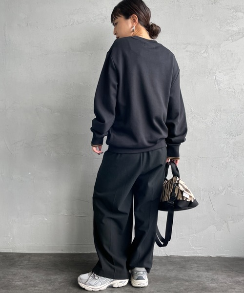 FRED PERRY（フレッドペリー）の「[FRED PERRY/フレッドペリー] ワンポイントロゴ刺繍 クルーネックスウェット M7535（スウェット・レディース・グレイッシュベージュ/ブラック系/ネイビー系/ブルー系/ボルドー/キャメル/ワイン/グリーン/アイボリー/ネイビー/ブルー/ダークグリーン/ブラック/ブラウン/ライトベージュ/イエロー系・S/M/L/XL）」の20枚目の写真