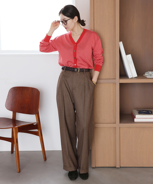 IENA（イエナ）の「LEVITA Vネックカーディガン（カーディガン/ボレロ・レディース・レッド/ゴールド/ネイビー・FREE）」の13枚目の写真