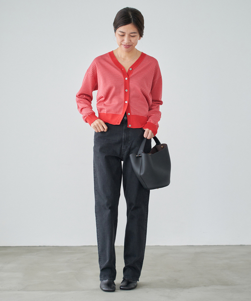 IENA（イエナ）の「LEVITA Vネックカーディガン（カーディガン/ボレロ・レディース・レッド/ゴールド/ネイビー・FREE）」の14枚目の写真