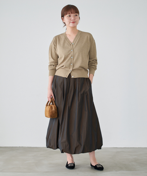 IENA（イエナ）の「LEVITA Vネックカーディガン（カーディガン/ボレロ・レディース・レッド/ゴールド/ネイビー・FREE）」の15枚目の写真