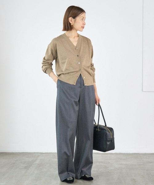 IENA（イエナ）の「LEVITA Vネックカーディガン（カーディガン/ボレロ・レディース・レッド/ゴールド/ネイビー・FREE）」の16枚目の写真