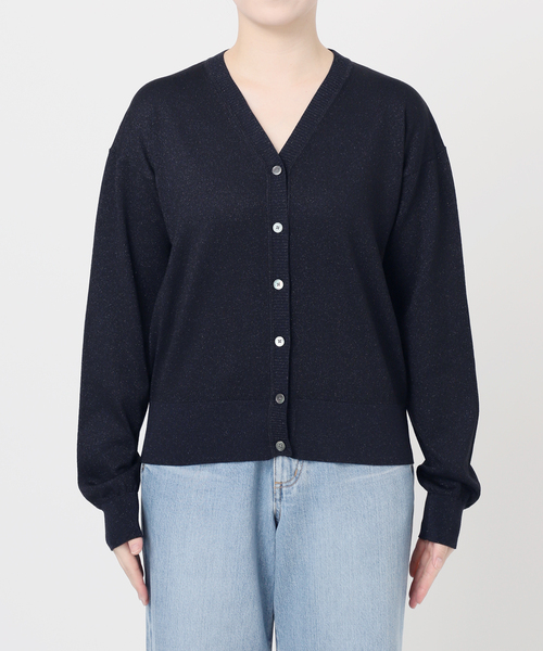 IENA（イエナ）の「LEVITA Vネックカーディガン（カーディガン/ボレロ・レディース・レッド/ゴールド/ネイビー・FREE）」の19枚目の写真