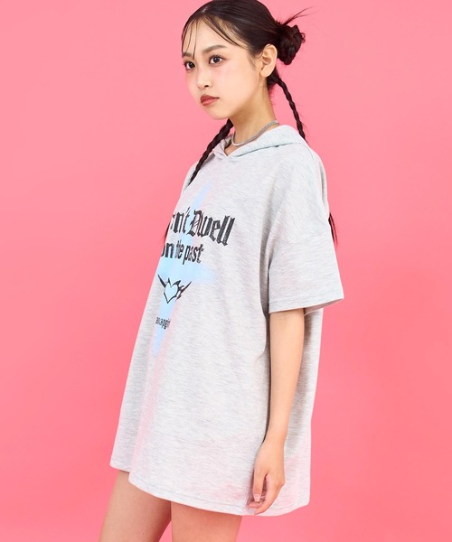 ANAP GiRL(アナップガール)の「ネコミミリング付 スーパービッグ ミニ裏毛 トップス(パーカー・キッズ・ブラック/ライトグレー・M/S/XS)」の21枚目の写真