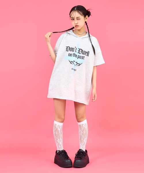 ANAP GiRL(アナップガール)の「ネコミミリング付 スーパービッグ ミニ裏毛 トップス(パーカー・キッズ・ブラック/ライトグレー・M/S/XS)」の19枚目の写真