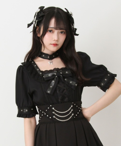 DearMyLove(ディアマイラブ)の「蝶々チャームチョーカーレースアップハトメブレードブラウス(シャツ/ブラウス・レディース・パープル/ホワイト/ボルドー/ブラック・3L/LARGE/MEDIUM/LL)」の1枚目の写真