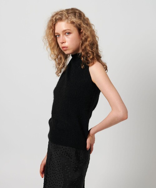 ＜ATTISESSION＞ツイストショルダーニットトップス ATTISESSION＞ツイスト ショルダー ニットトップス（ニット