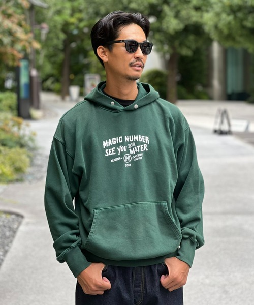 MAGIC NUMBER（マジック ナンバー）の「【MAGIC NUMBER】OLD SIGN WASHED ZIPHOOD SWEAT（スウェット・メンズ・グリーン/ネイビー・X-LARGE/LARGE/MEDIUM）」の2枚目の写真