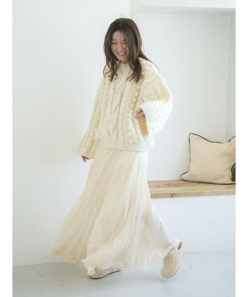 Ungrid(アングリッド)の「ルーズスリーブケーブルニット(ニット/セーター・レディース・ブラウン/アイボリー・FREE)」の4枚目の写真