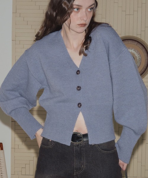 Mili affinity（ミリアフィニティー）の「袖ボリュームVネックニットカーディガン（ニット/セーター・レディース・アイボリー/ブラック/ブルー/チャコール/ベージュ・FREE）」の5枚目の写真