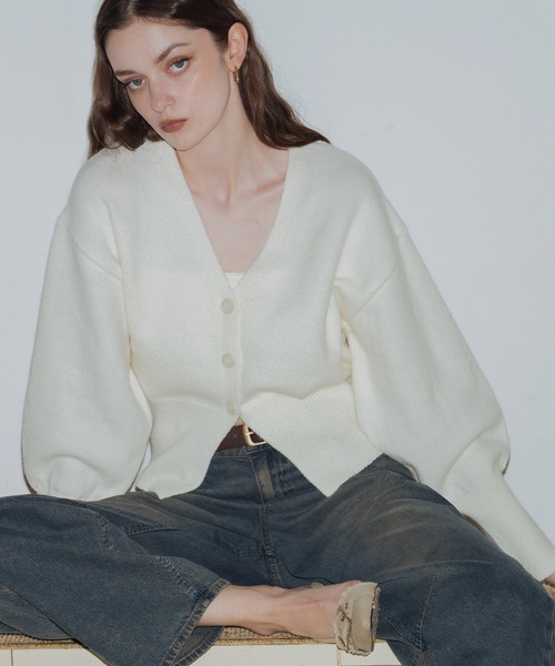 Mili affinity（ミリアフィニティー）の「袖ボリュームVネックニットカーディガン（ニット/セーター・レディース・アイボリー/ブラック/ブルー/チャコール/ベージュ・FREE）」の2枚目の写真