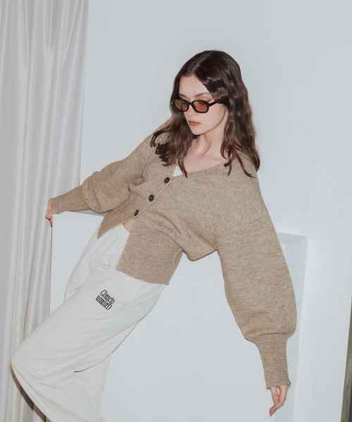 Mili affinity（ミリアフィニティー）の「袖ボリュームVネックニットカーディガン（ニット/セーター・レディース・アイボリー/ブラック/ブルー/チャコール/ベージュ・FREE）」の22枚目の写真