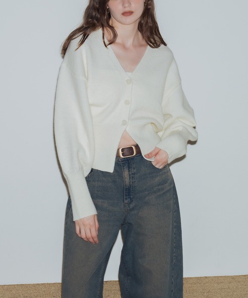 Mili affinity（ミリアフィニティー）の「袖ボリュームVネックニットカーディガン（ニット/セーター・レディース・アイボリー/ブラック/ブルー/チャコール/ベージュ・FREE）」の12枚目の写真