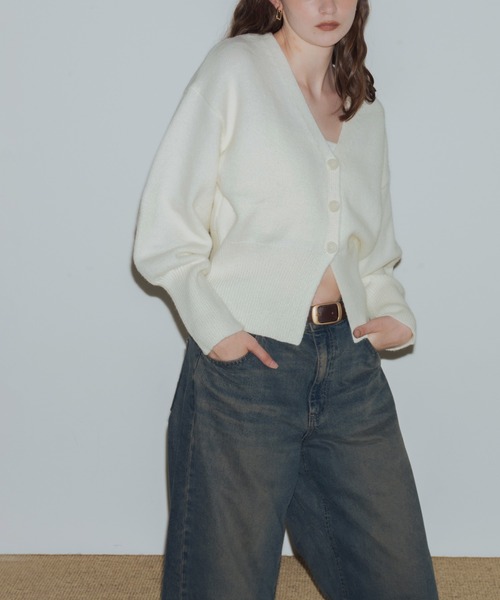Mili affinity（ミリアフィニティー）の「袖ボリュームVネックニットカーディガン（ニット/セーター・レディース・アイボリー/ブラック/ブルー/チャコール/ベージュ・FREE）」の16枚目の写真
